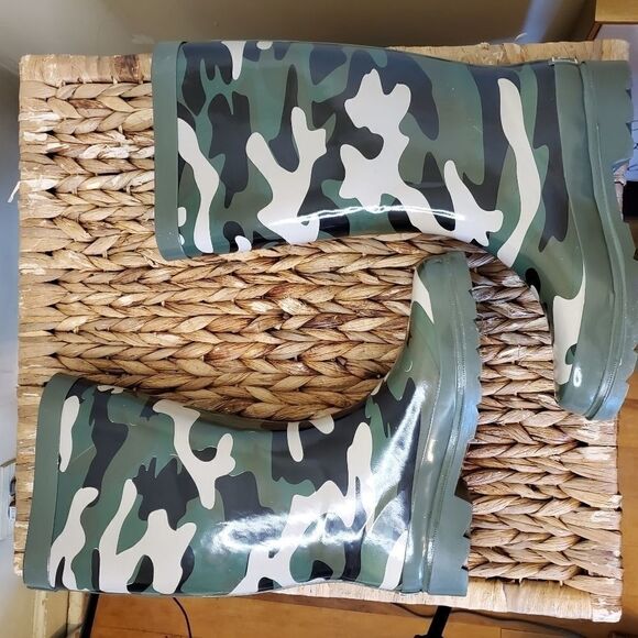 Camo Waterproof Rain Boots - Picture 4 of 15